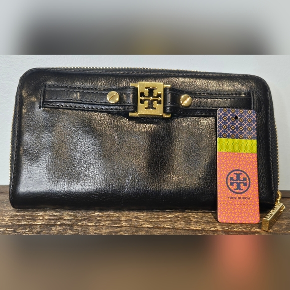 Tory Burch Handbags - Tory Burch Wallet